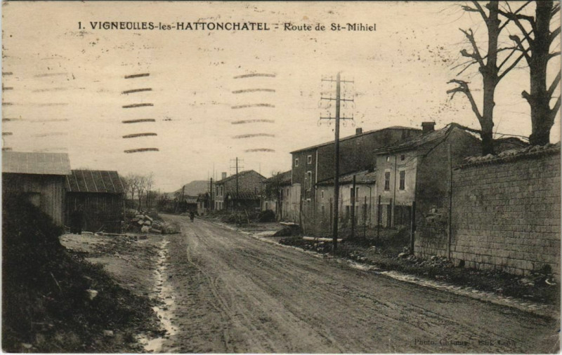 Carte postale ancienne Vigneulles les Hattonchatel Route de Saint-Mihiel à Saint-Mihiel