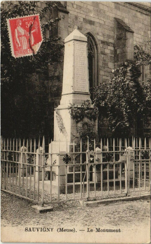 Carte postale ancienne Sauvigny Le Monument à Sauvigny