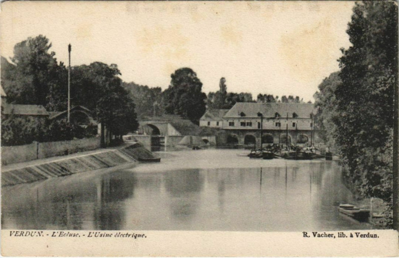 Carte postale ancienne Verdun l'Ecluse L'Usine electrique à Verdun