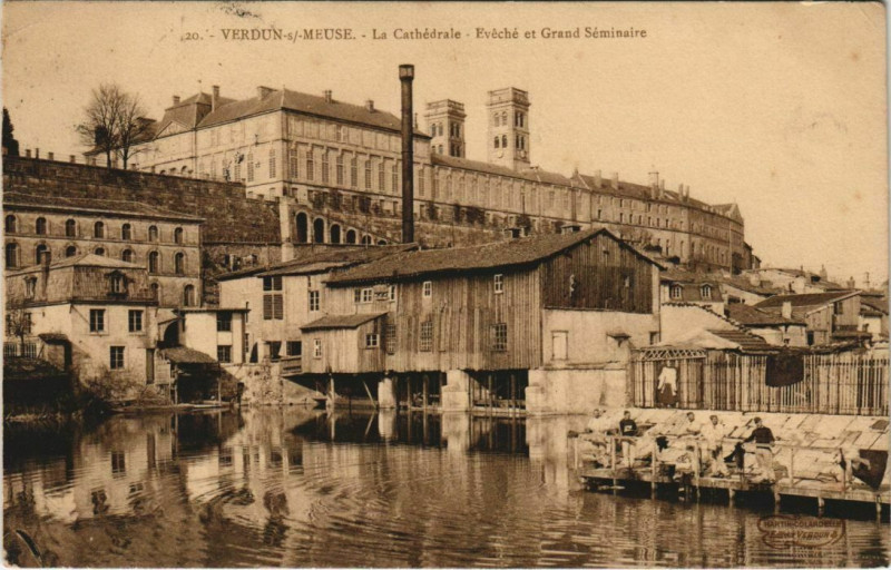 Carte postale ancienne Verdun-sur-Meuse La Cathedrale Evéché et Grand Seminaire à Verdun