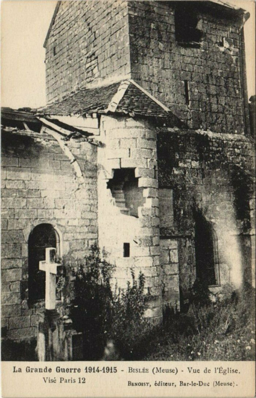 Carte postale ancienne Guerre Bislee Vue de l'Eglise à Bislée