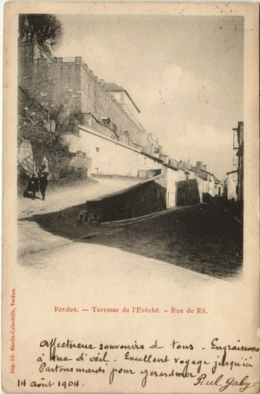 Carte postale ancienne Verdun Terrasse de l'Evéche Rue de Ru à Verdun