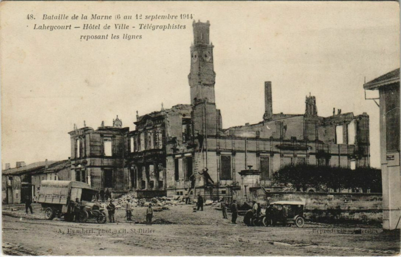 Carte postale ancienne Guerre Laheycourt Hotel de Ville Télégraphistes à Laheycourt