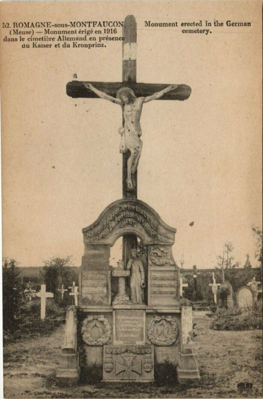 Carte postale ancienne Romagne sous Montfaucon Monument erige en 1916 dans le cimet à Romagne-sous-Montfaucon