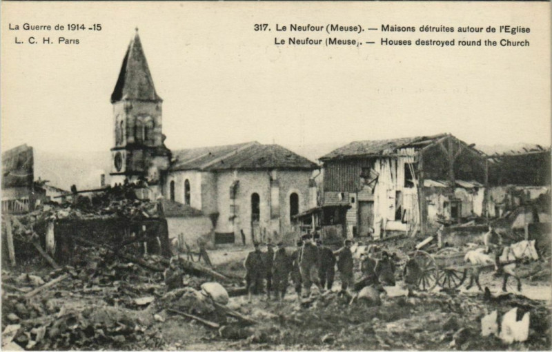 Carte postale ancienne Le Neufour Maisons détruites autour de l'Eglise au Neufour