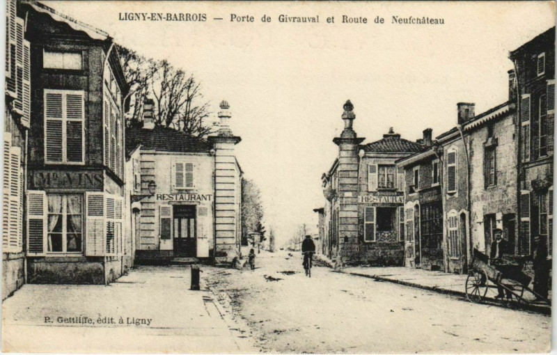 Carte postale ancienne Ligny-en-Barrois Porte de Giveruvalo et Route de Neufchateau à Ligny-en-Barrois