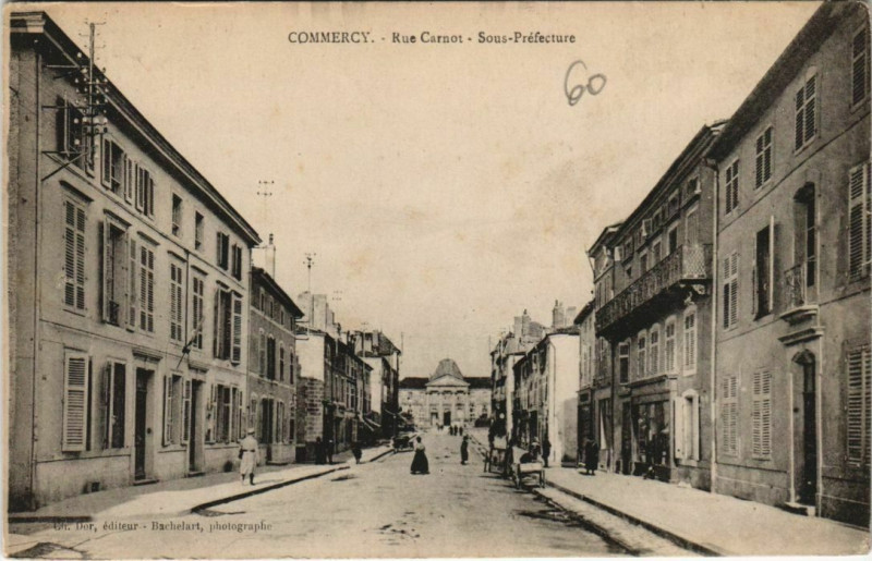 Carte postale ancienne Commercy Rue Carnot Sous Prefecture à Commercy