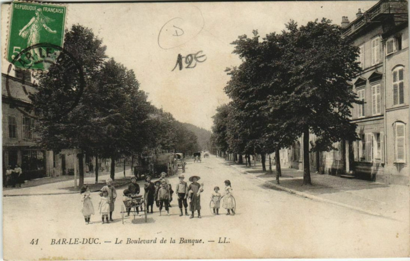 Carte postale ancienne Bar-le-Duc - Le Boulevard de la Banque à Bar-le-Duc