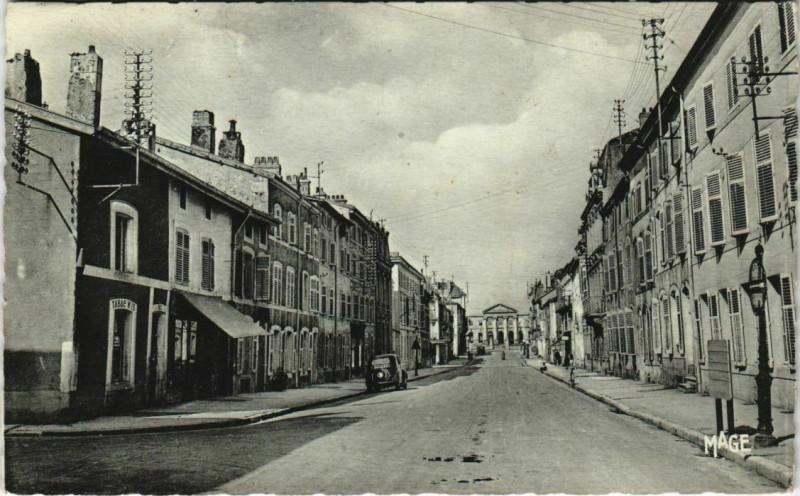 Carte postale ancienne Commercy - Rue carnot à Commercy