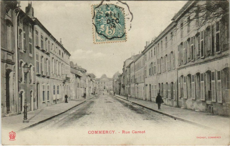 Carte postale ancienne Commercy - Rue carnot à Commercy