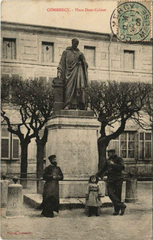 Carte postale ancienne Commercy - Place dom calmet à Commercy