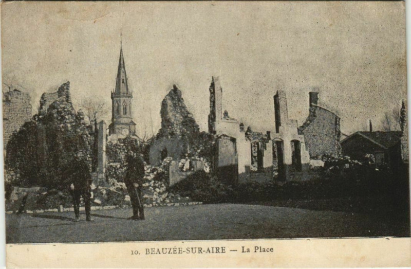 Carte postale ancienne Beauzee-sur-Aire - La place