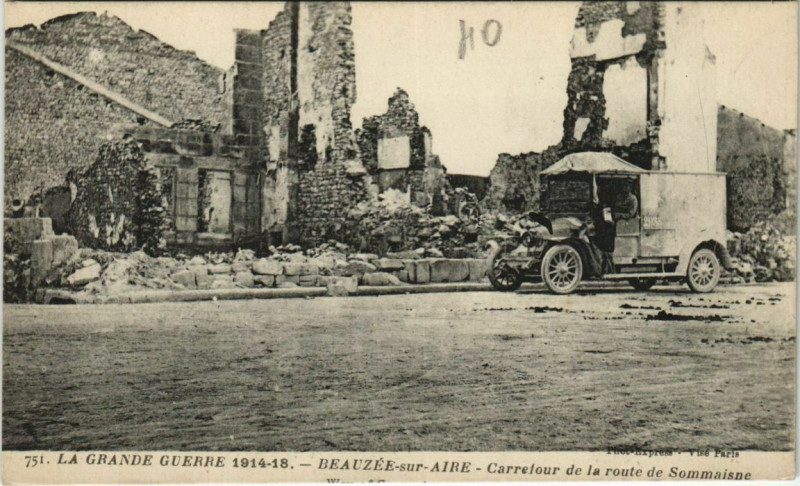 Carte postale ancienne Beauzee-sur-Aire - Carrefour de la route