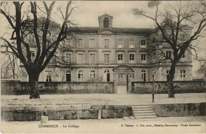 Carte postale ancienne Commercy Le College à Commercy