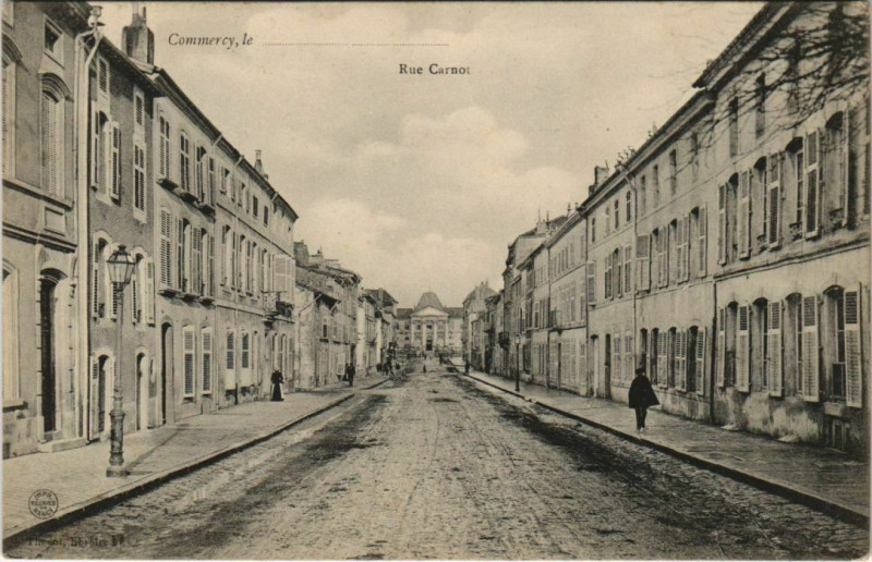 Carte postale ancienne Commercy le Rue Carnot à Commercy