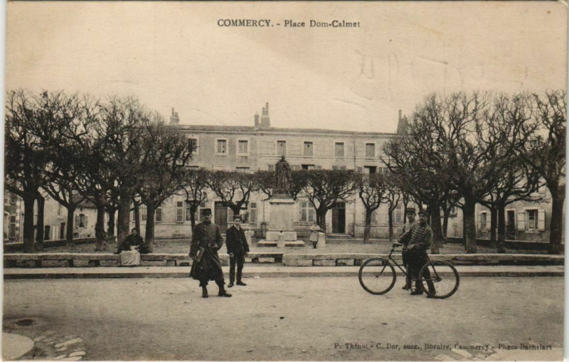 Carte postale ancienne Commercy Place Dom Calmet à Commercy