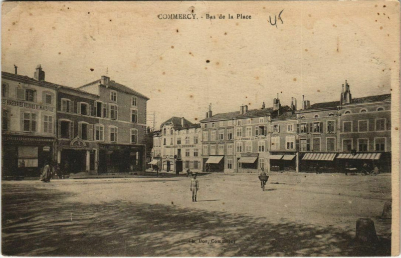 Carte postale ancienne Commercy Bas de la Place à Commercy