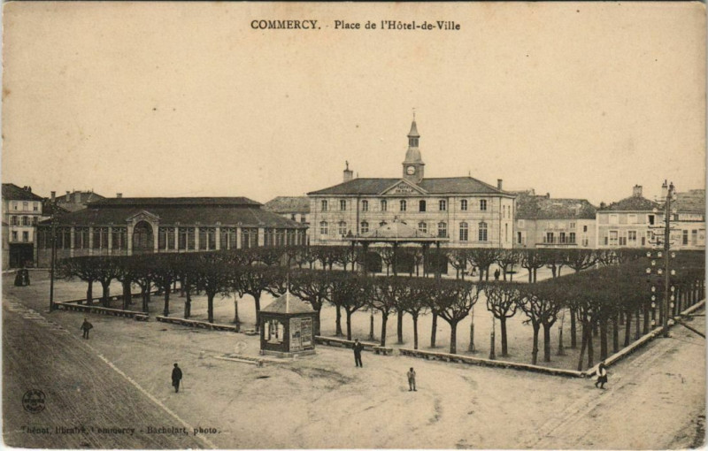 Carte postale ancienne Commercy Place de I'Hotel de Ville à Commercy
