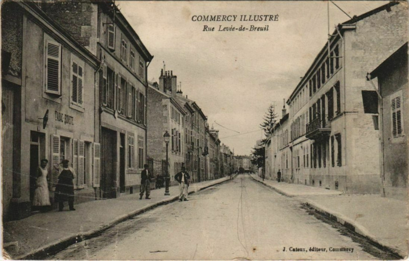 Carte postale ancienne Commercy Illustre Rue Levee de Breuil à Commercy