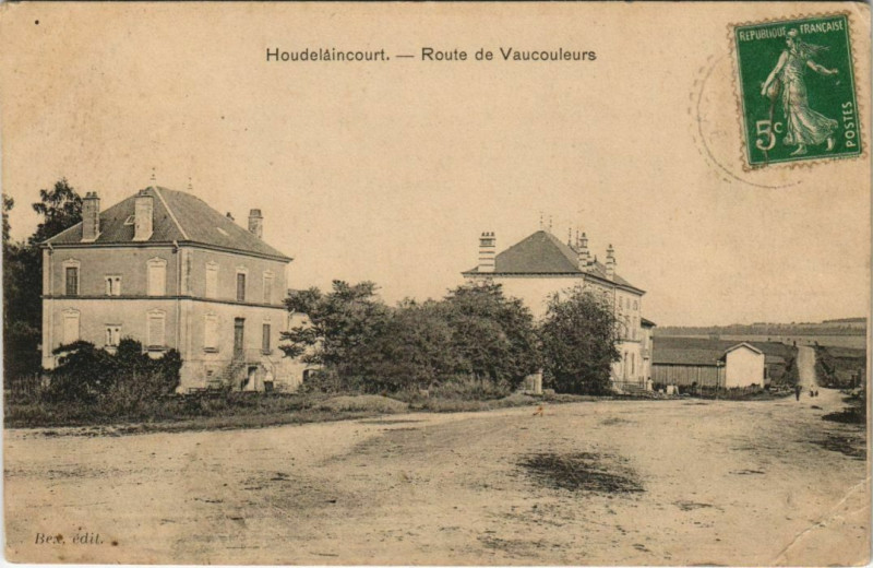 Carte postale ancienne Houdelaincourt - Route de Vaucouleurs à Houdelaincourt