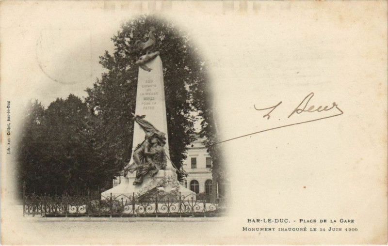 Carte postale ancienne Bar-le-Duc - Place de la Gare à Bar-le-Duc