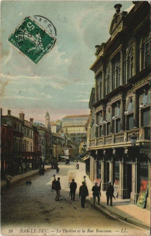 Carte postale ancienne Bar-le-Duc - Le Theatre et la Rue Rousseau à Bar-le-Duc