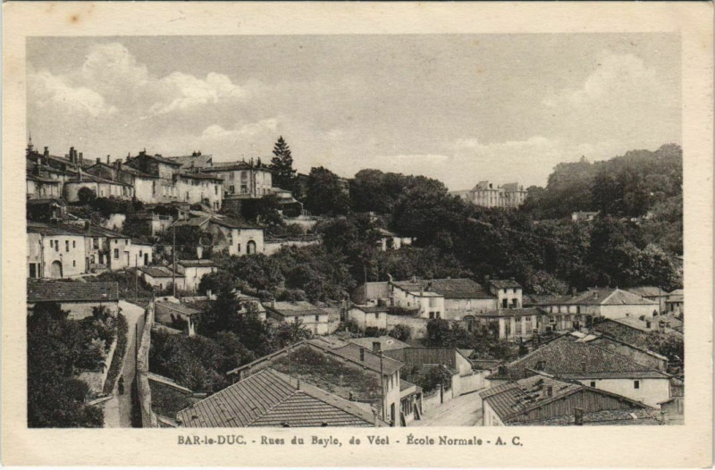 Carte postale ancienne Bar-le-Duc - Rues du Bayle, de Veel - Ecole Normale à Bar-le-Duc
