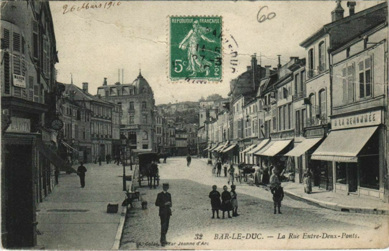 Carte postale ancienne Bar-le-Duc - La Rue Entre Deux Points à Bar-le-Duc