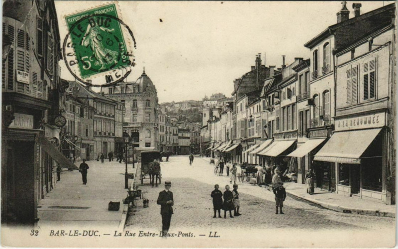 Carte postale ancienne Bar-le-Duc - La Rue Entre Deux Points à Bar-le-Duc