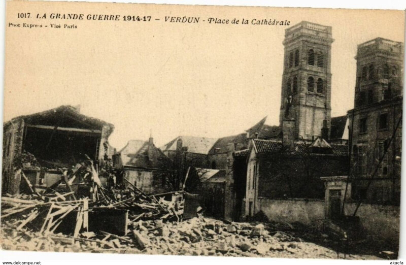 Carte postale ancienne La Grande Guerre 1914-17 - Verdun - Place de la Cathédrale à Verdun