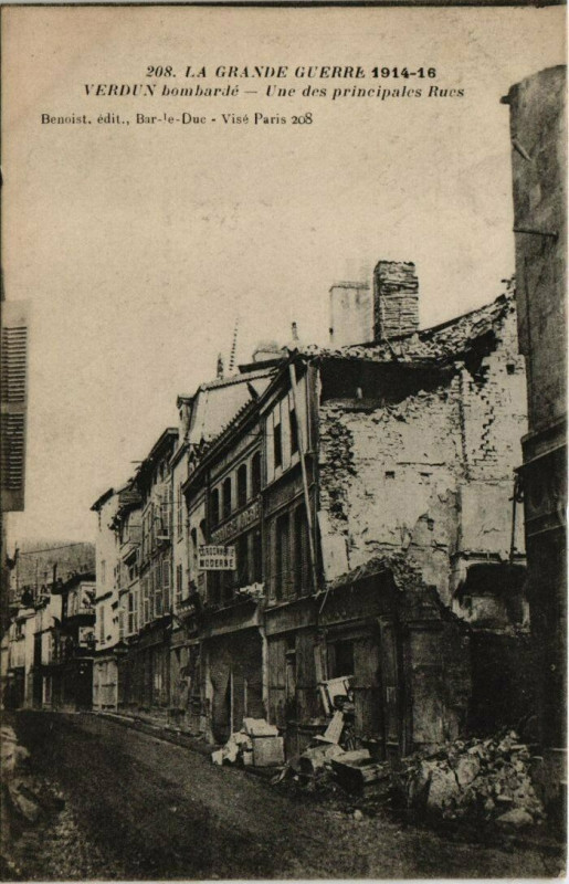 Carte postale ancienne Verdun - Une des principales à Verdun