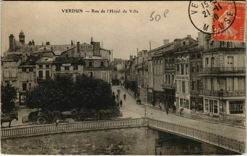 Carte postale ancienne Verdun - Rue de l'hotel de ville à Verdun