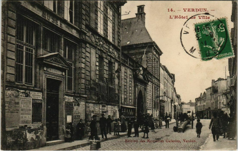 Carte postale ancienne Verdun - L'hotel de ville à Verdun