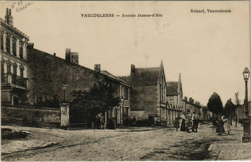 Carte postale ancienne Vaucouleurs - Avenue jeanne d'arc à Vaucouleurs