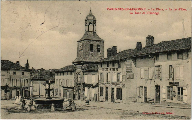 Carte postale ancienne Varennes-en-Argonne - La Place - Le Jet d'Eau à Varennes-en-Argonne