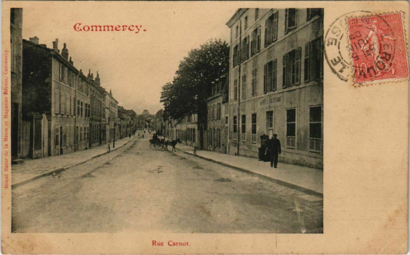 Carte postale ancienne Commercy - Rue Carnot à Commercy