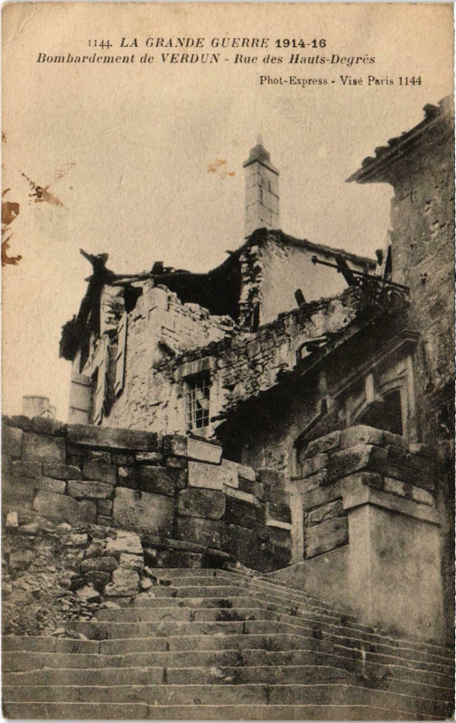 Carte postale ancienne Militaire Verdun - Bombardement - Rue des Hauts-Degrés à Verdun