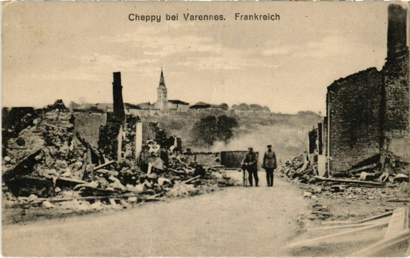 Carte postale ancienne Cheppy - Cheppy bei Varennes - Rue - Soldiers - Ruines à Cheppy