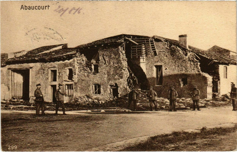 Carte postale ancienne Abaucourt - Rue - Soldiers - Ruines