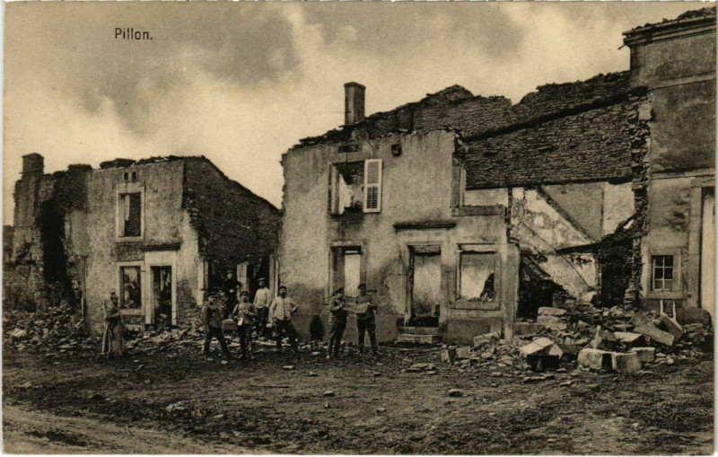 Carte postale ancienne Pillon - Village Scene - Ruines à Pillon