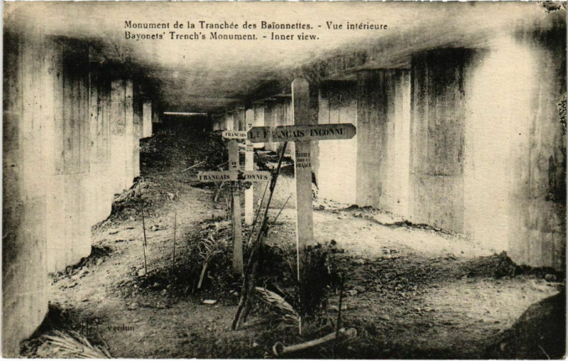 Carte postale ancienne Monument de la Tranchee des Baionnettes - Vue Interieure