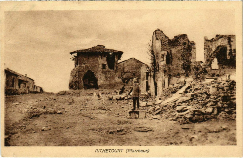 Carte postale ancienne Richecourt - Pfarrhaus - Town Scene - Ruines à Richecourt