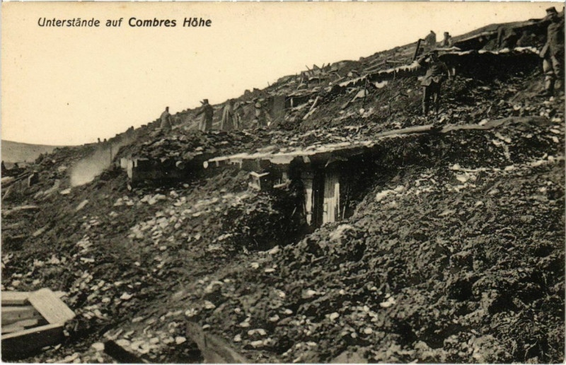 Carte postale ancienne Unterstande auf Combres Hohe