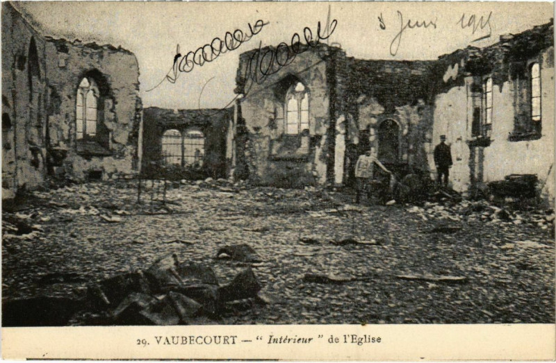 Carte postale ancienne Vaubecourt - Interieur de l'Eglise à Vaubecourt