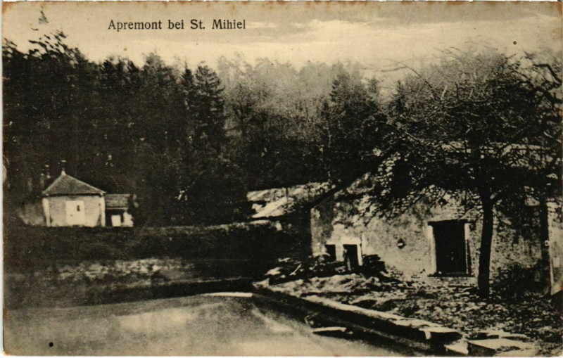 Carte postale ancienne Apremont bei Saint-Mihiel - Village Scene with Houses à Saint-Mihiel