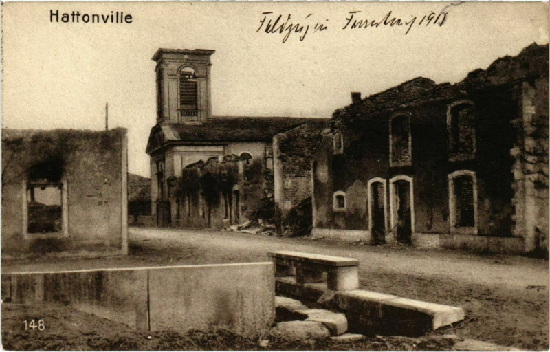 Carte postale ancienne Vigneulles-les-Hattonchatel - Rue - Strassenpartie - Ruines à Vigneulles-lès-Hattonchâtel