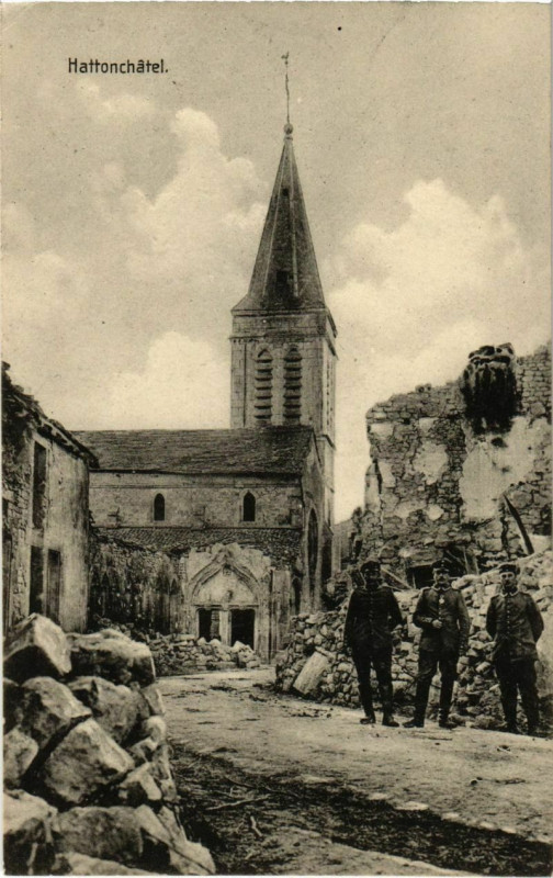 Carte postale ancienne Vigneulles-les-Hattonchatel - Rue - Strassenpartie - Ruines à Vigneulles-lès-Hattonchâtel