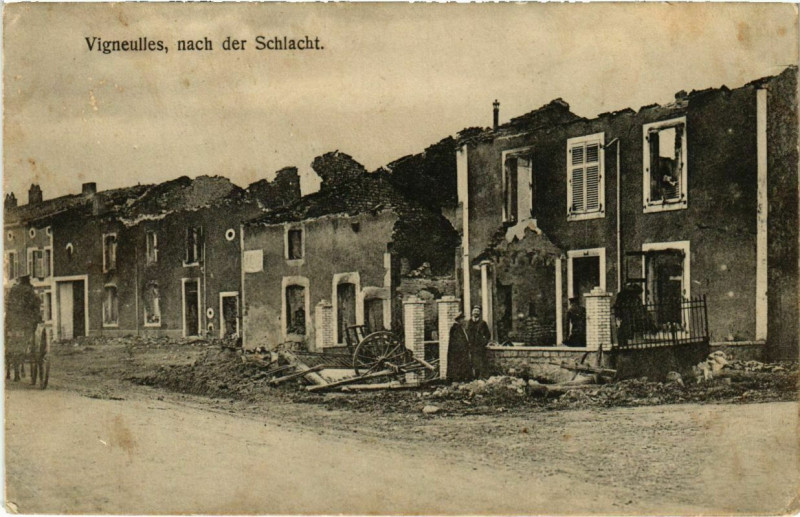 Carte postale ancienne Vigneulles-les-Hattonchatel - Nach der Schlacht - Rue - Ruines à Vigneulles-lès-Hattonchâtel