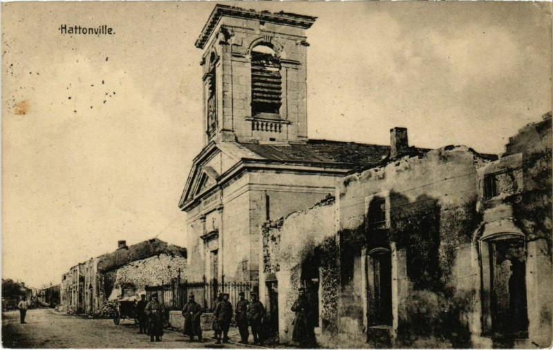 Carte postale ancienne Vigneulles-les-Hattonchatel - Rue - L'Eglise - Ruines à Vigneulles-lès-Hattonchâtel