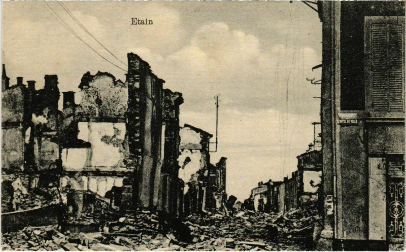 Carte postale ancienne Etain - Town Scene - Ruines à Étain